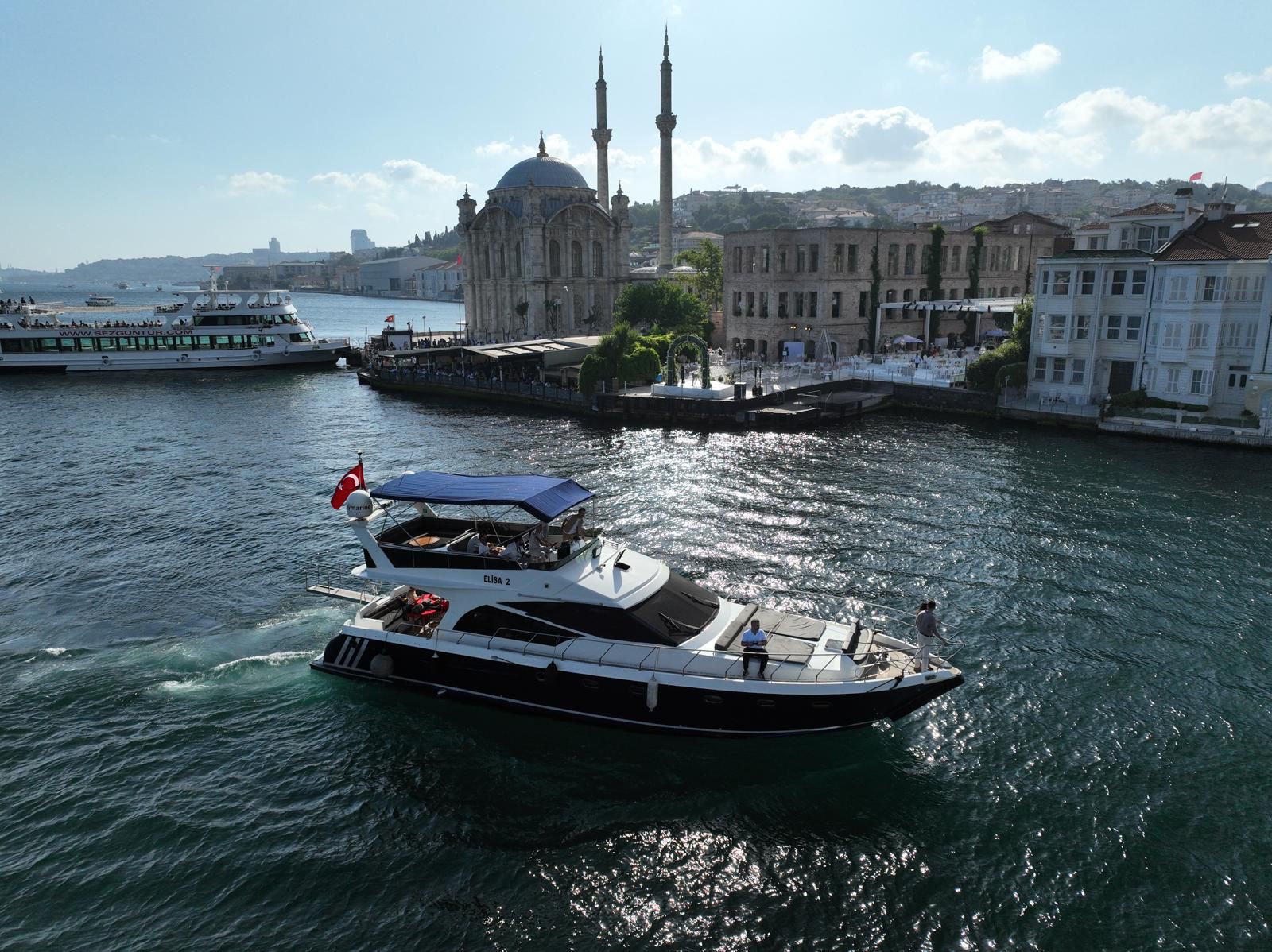 Lüks Yat Kiralama İstanbul VIP Kamara ve İç Mekan Konforu Astor Yachts